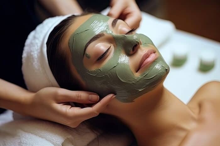 Why You Should Choose Professional Organic Facial Services To Put Your Best Face Forward
