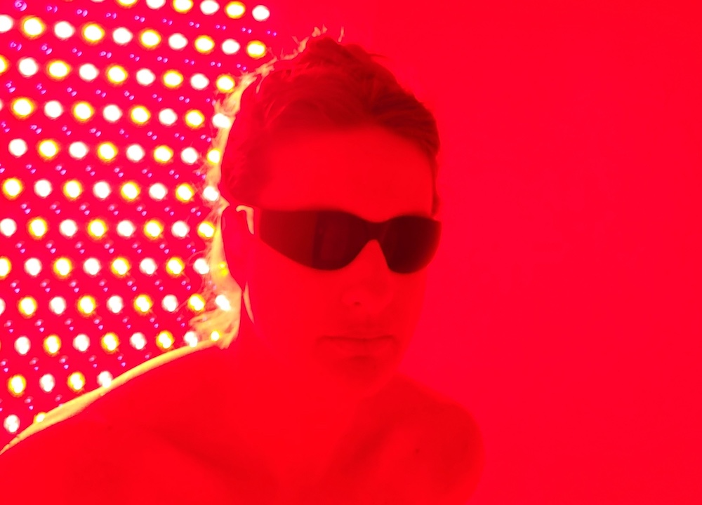 Woman_Getting_Red_Light_Therapy Woman getting red light therapy